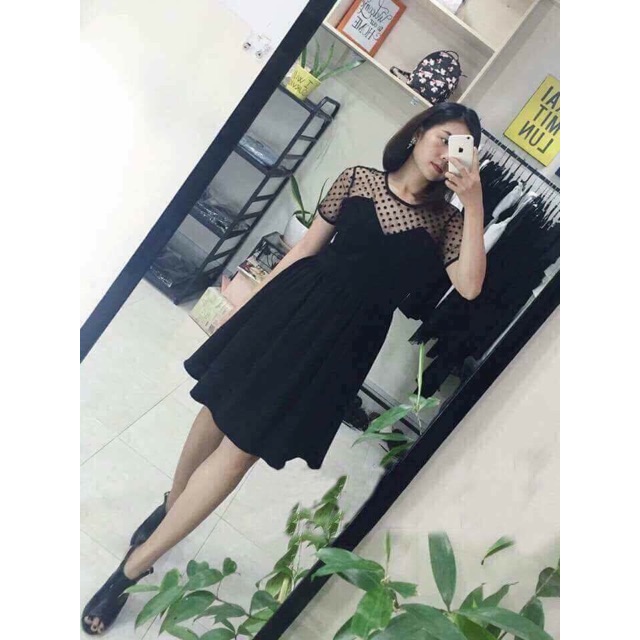 Váy đen xoè chấm bi