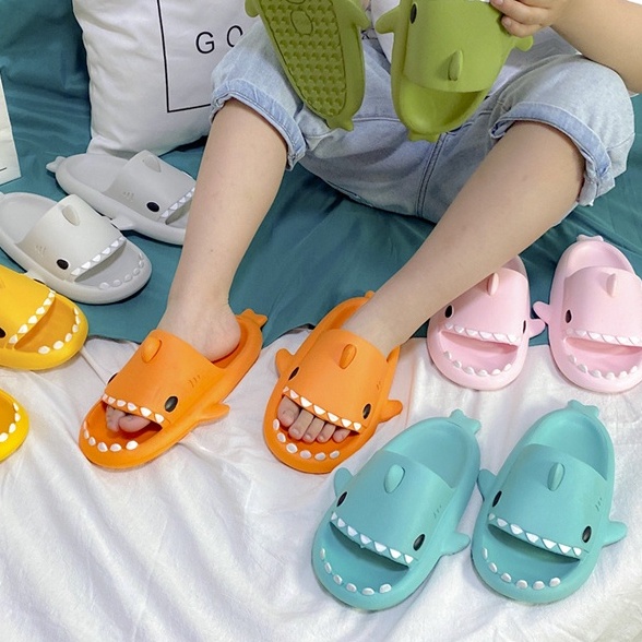 Dép quai ngang đi trong nhà nhà tắm chống trượt hình cá mập đáng yêu cho bé dép đẹp