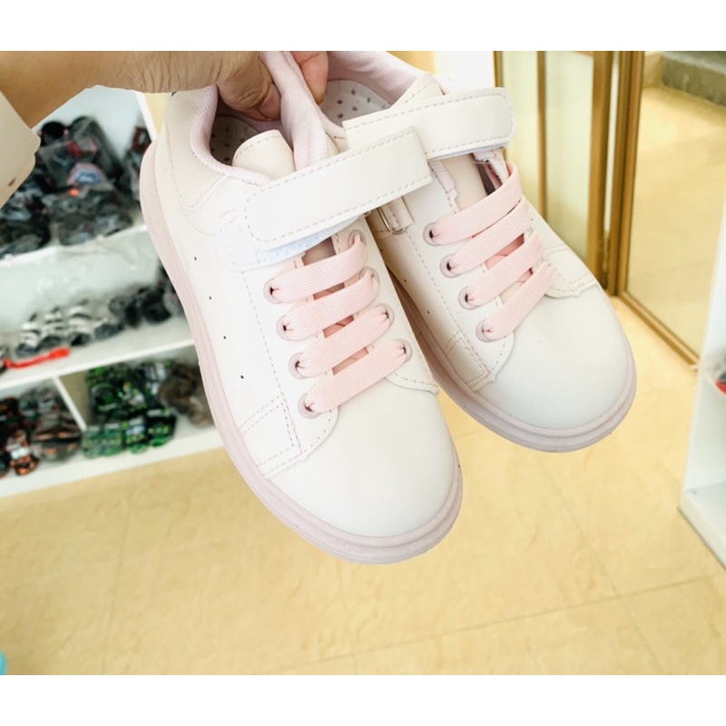 Giày thể thao bé gái