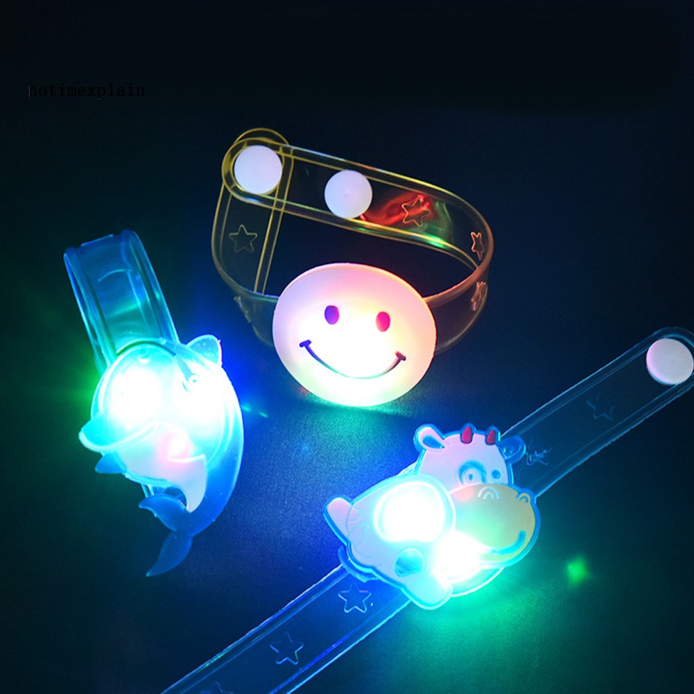Vòng đeo tay đèn LED kiểu dáng hoạt hình Doraemon dễ thương dành cho các bé