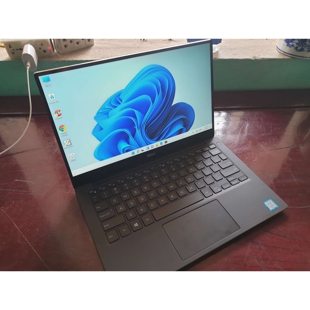 Laptop Dell XPS 9360 l Core i7-7560U l RAM 16 GB l SSD 512GB l Màn 13'3 - 4K - cảm ứng  hàng đẹp 99%