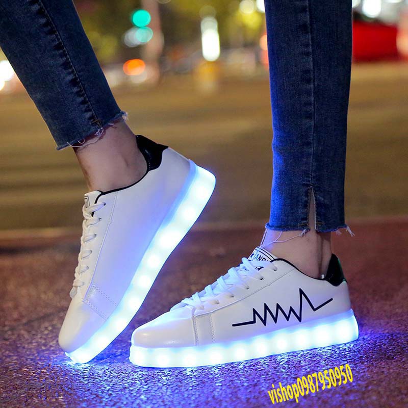 Giày phát sáng màu trắng nhịp tim màu đen phát sáng 7 màu 8 chế độ đèn led cực đẹp