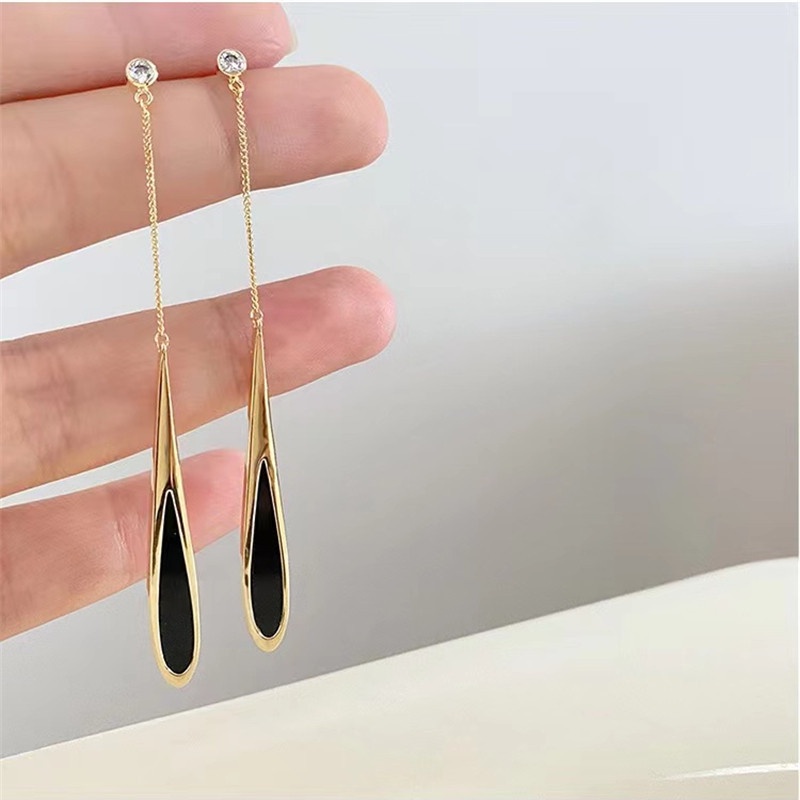 Bông Tai Dáng Dài Màu Đen Phối Tua Rua Thời Trang 2022