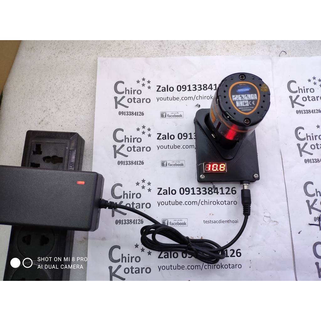 Đế sạc pin MAX PRO Bp12Li li-ion 12V với đồng hồ báo vol
