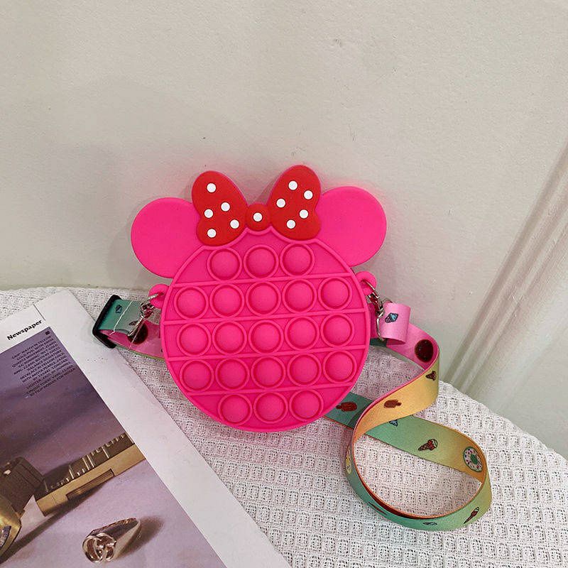 Túi đeo chéo hình chuột micky tròn đáng yêu bầng silicone cho bé gái