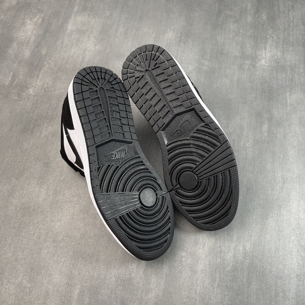 Giày Sneakers Jordan 1 Cổ Thấp Phối Màu Đen Trắng Trẻ Trung Năng Động 553558 001 35.5-47.5