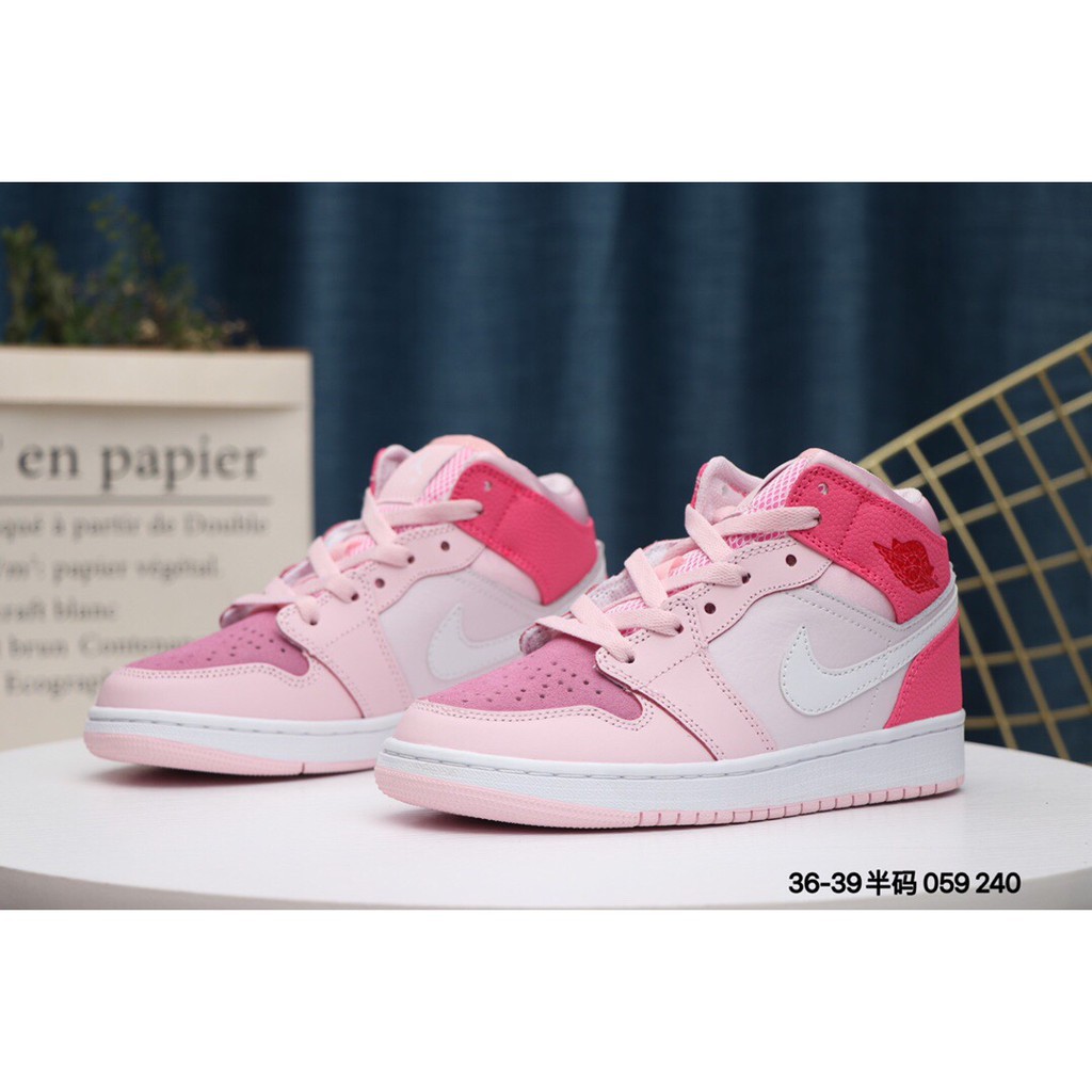 Giày Thể Thao Bóng Rổ Air Jordan 1 Màu Hồng Cá Tính Cho Nữ