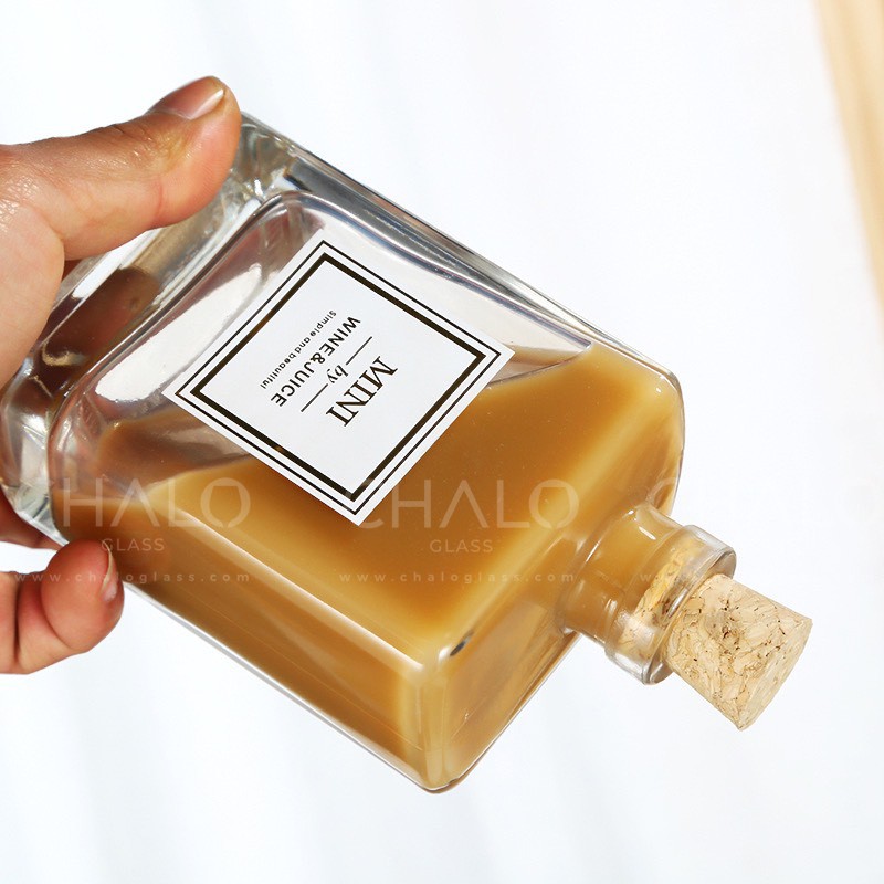 Chai thủy tinh nắp gỗ dáng vuông cổ lệch 300ml (Chai trơn, không in hình, không nhãn mác)