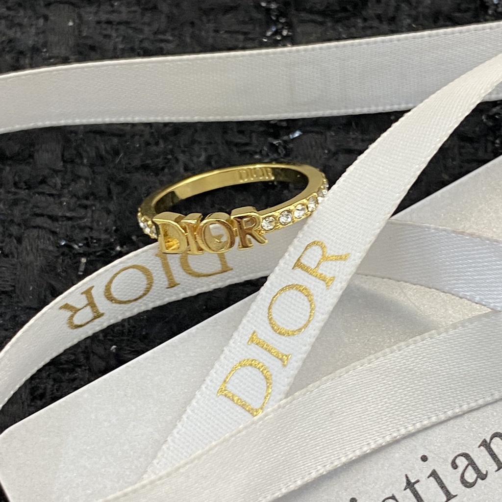 Nhẫn thời trang nữ cao cấp Dior CD với thiết kế sành điệu, thanh lịch và cá tính