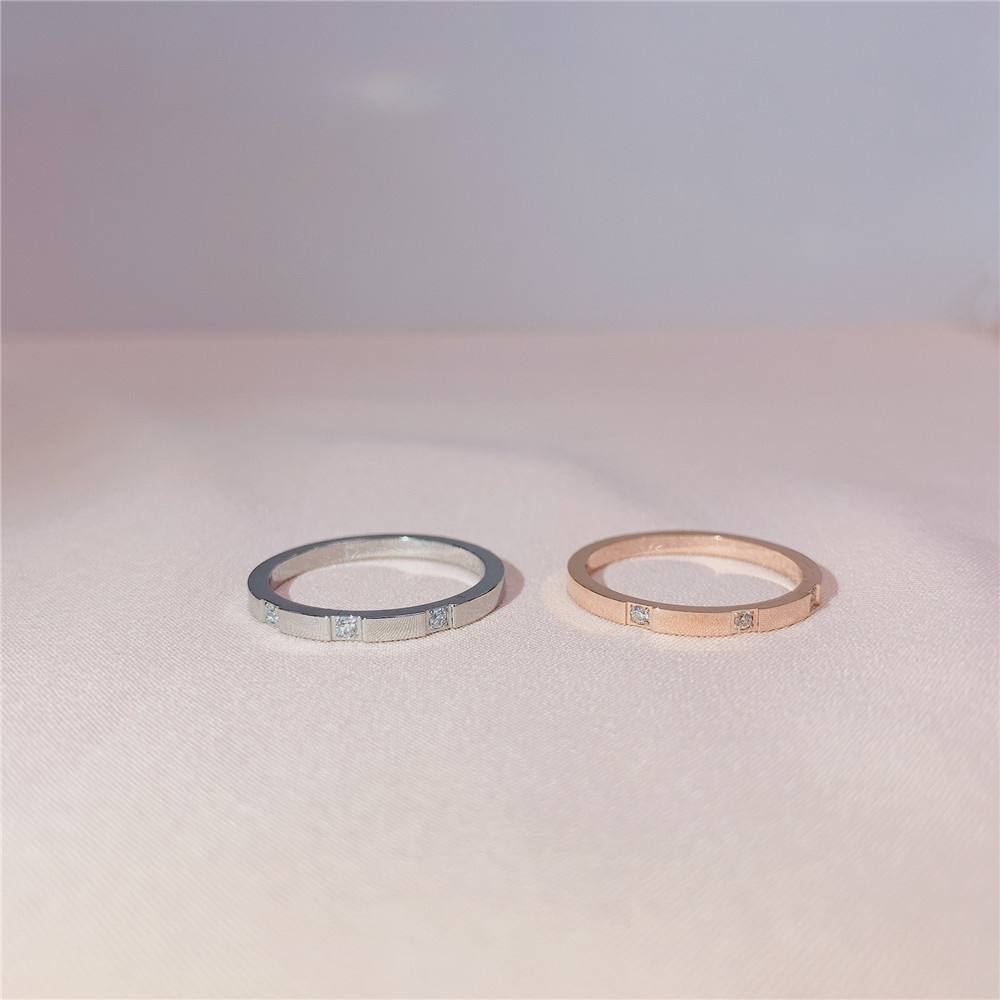 1 nhẫn đeo tay kim loại thiết kế đơn giản cho nữ