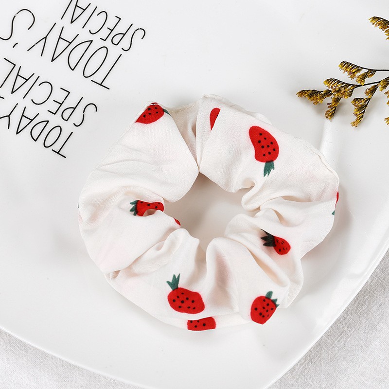 Dây buộc tóc, cột tóc vải scrunchies quả dâu siêu đẹp Queen