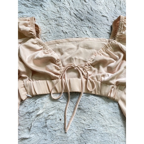 Áo croptop chất lụa màu be