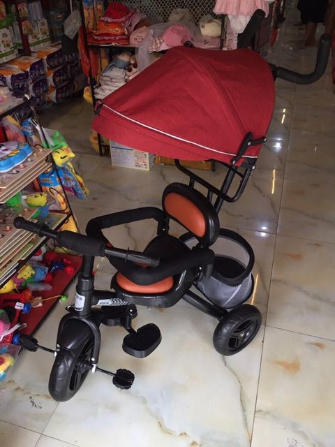 Xe đạp 3 bánh có mái che hàng cao cấp. Có cần điều hướng và đệm yên - tựa lưng