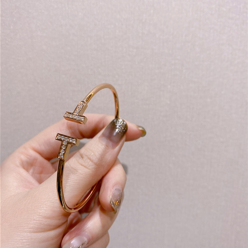 Vòng tay đính đá phong cách Hàn Quốc dành cho nữ