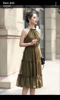 Váy cổ yếm