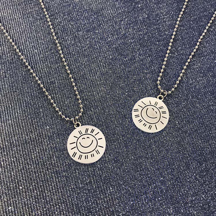 Dây chuyền mặt hình tròn khắc chữ đơn giản phong cách Harajuku
