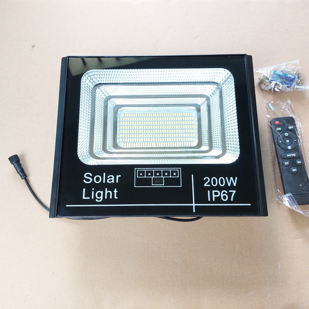 Đèn năng lượng mặt trời hãng ZL, đèn pha vỏ nhôm ZL-E22 200W có báo pin