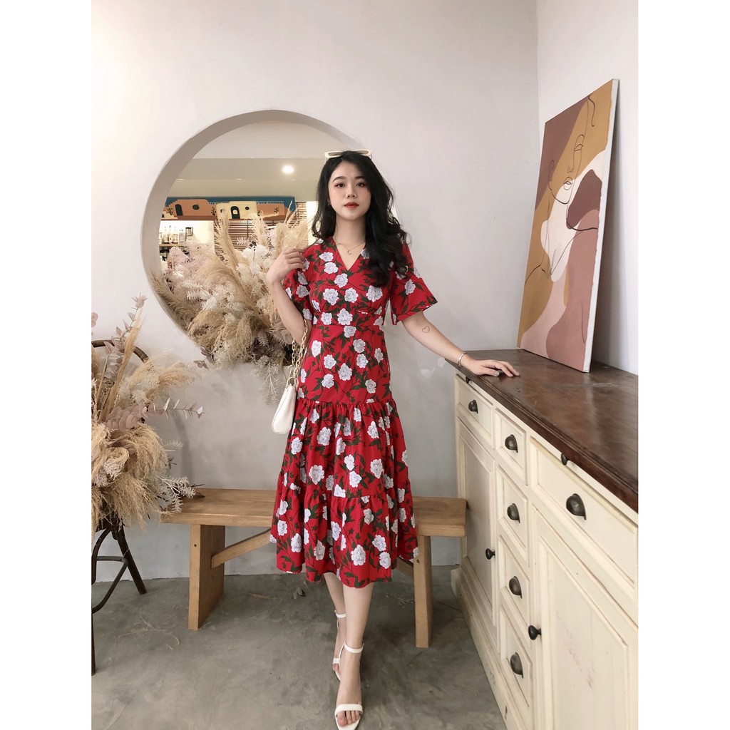 Váy đỏ hoa trắng