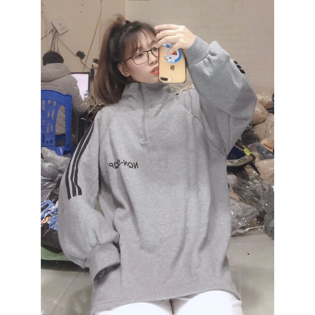 Áo Nỉ Khóa Cổ NQN-STQP Xám Dáng Rộng Nam Nữ Mặc Được Nguyễn Hoa | BigBuy360 - bigbuy360.vn