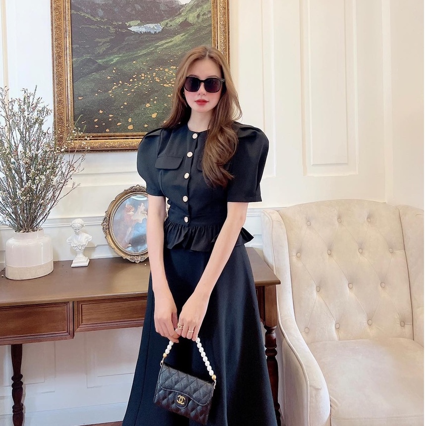 Set áo tay phồng lai bèo đính nút to chân váy dài phong cách tiểu thư sang chảnh