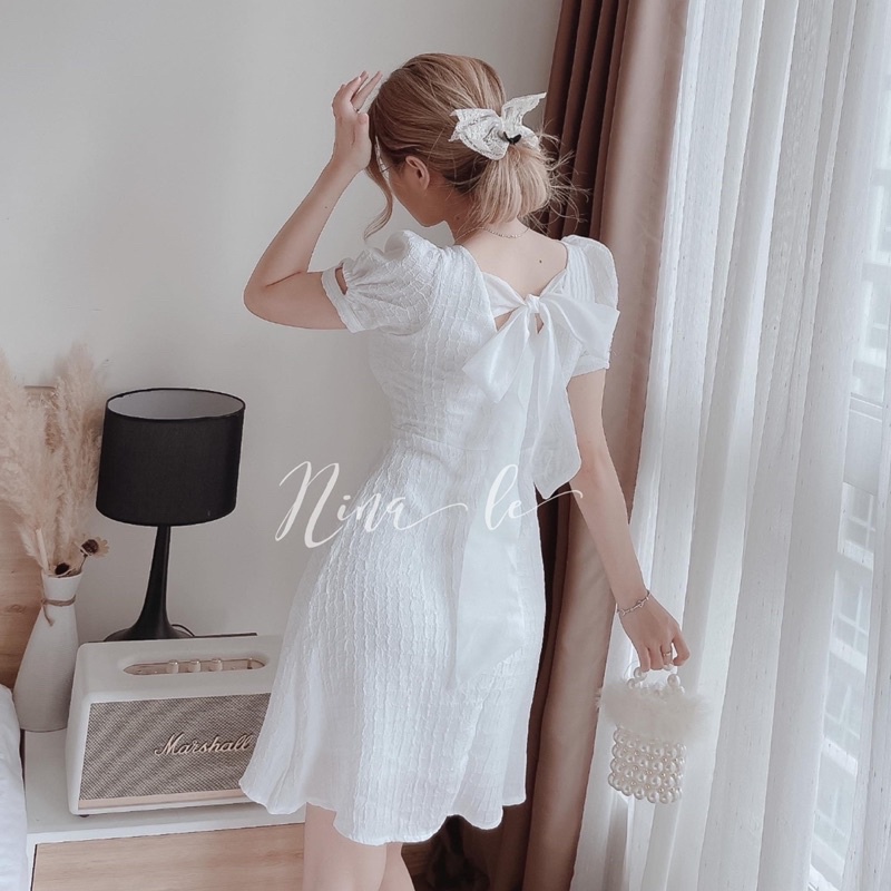 ĐẦM BỐ TRẮNG NƠ LƯNG HÀNG NÚT CỔ V