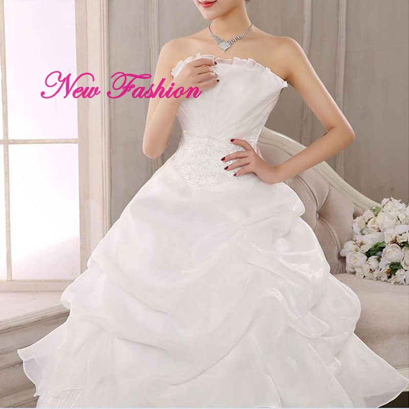 Đầm cưới cô dâu trễ vai không dây thiết kế sang trọng nổi bật