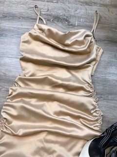 ▪️Đầm body lụa cổ đổ nhún thân màu nude