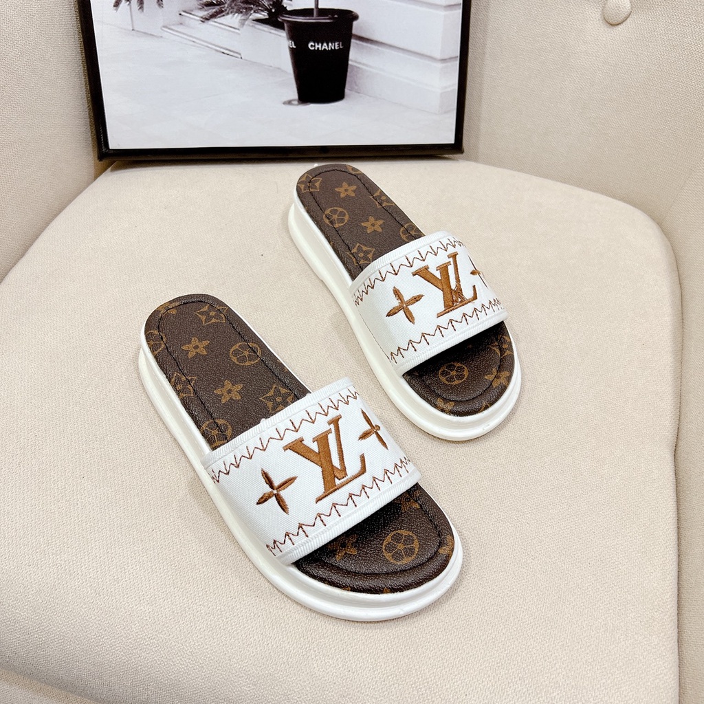 Dép nữ bản ngang lv thêu đế đúc bánh mình 2p chất Canvas bền đi cực êm - Chị Chảnh Store