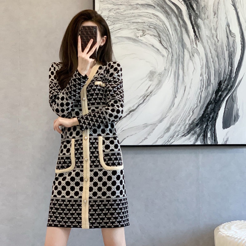 Đầm dệt kim cổ chữ V tay dài dáng rộng thời trang thu đông phong cách Hàn Quốc mới 2021