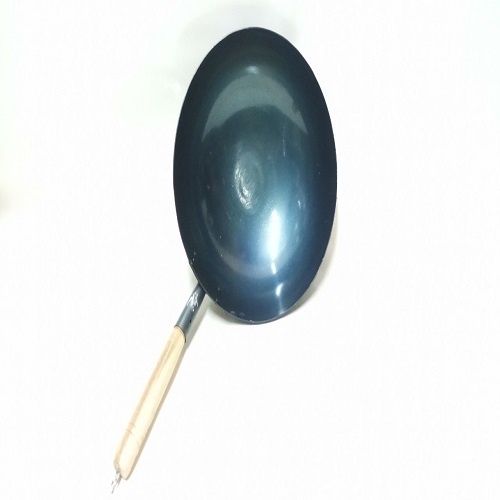 CHẢO THÉP 1 TAY CẦM CÁN GỖ ĐÃ TÔI ĐEN SẴN.