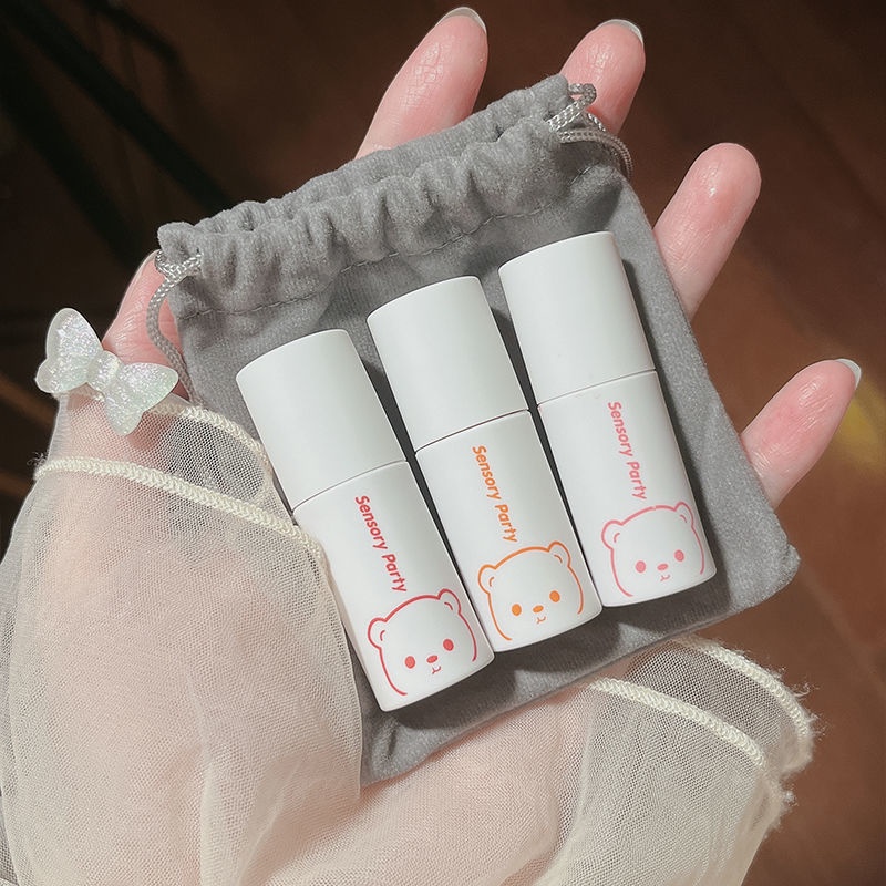 Set 3 Son Bóng Dưỡng Ẩm Lâu Trôi Chống Thấm Nước Thiết Kế Hình Chú Gấu Dễ Thương