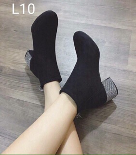 Bốt mũi vuông gót đính hạt