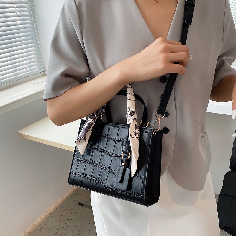 D215 Túi xách thời trang chất da mềm kèm khăn sang chảnh