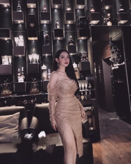 Váy kim sa xẻ đùi
