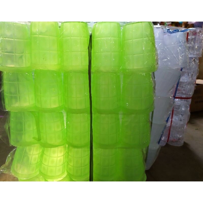 Ly uống bia nhựa và ly meca