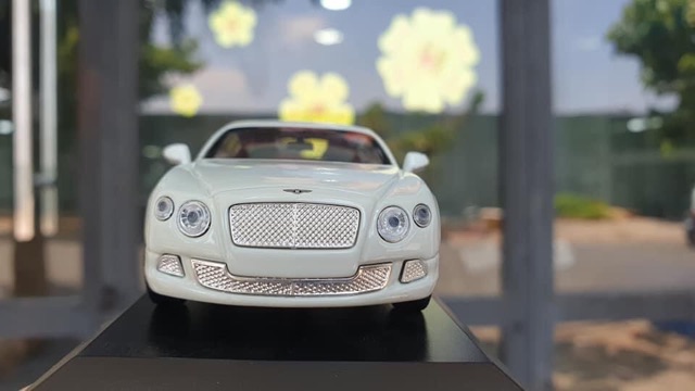 Xe Mô Hình Bentley Continental Gt 1:43 Welly (Trắng)