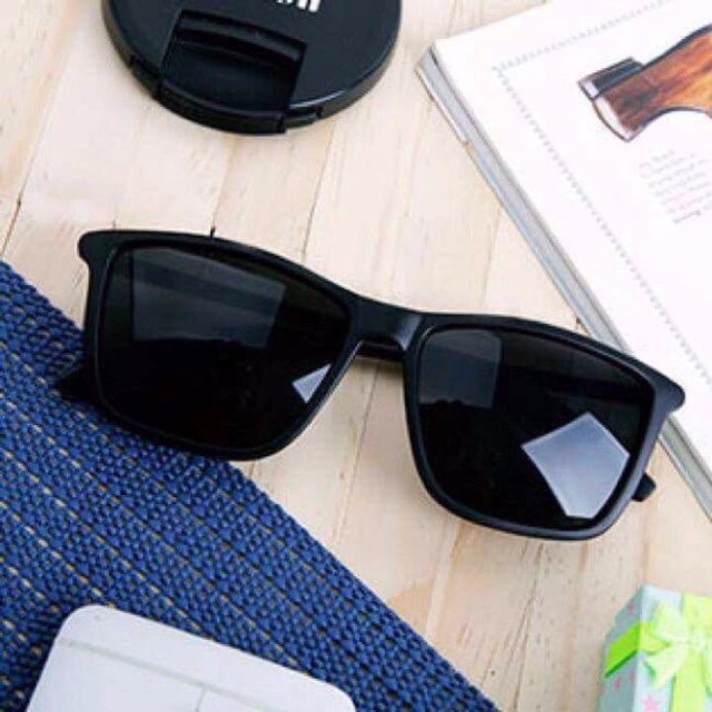 KÍNH MÁT V TÂY THỜI TRANG NAM NỮ - THÍCH HỢP ĐEO CẶP