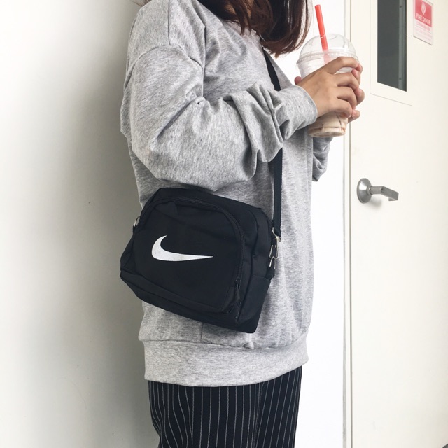 Túi vải đeo chéo Nike