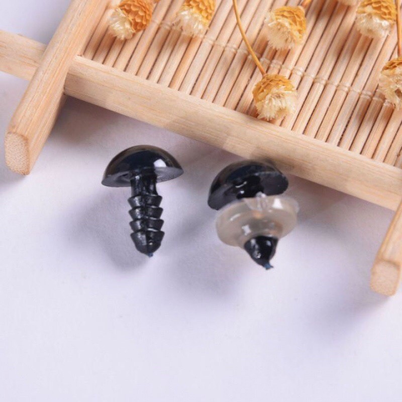 Mắt thú có chốt gài an toàn