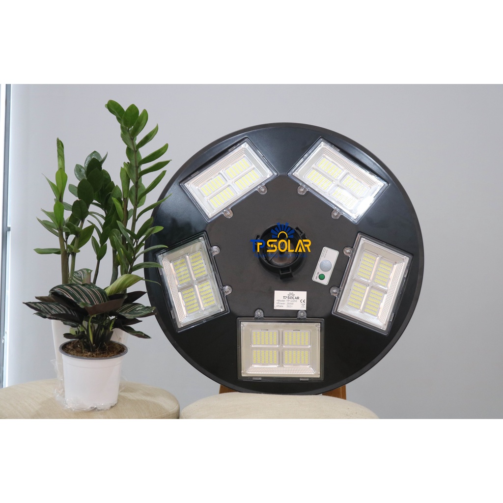 Đèn Sân Vườn Năng Lượng Mặt Trời TP Solar TP-U500 Công Suất 500W Bảo Hành 3 Năm, Cảm Biến Chuyển Động