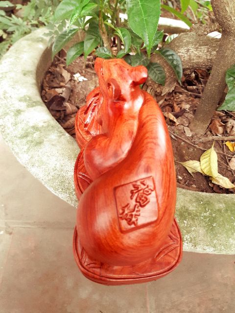 Tượng con chuột gỗ hương ngang 20cm