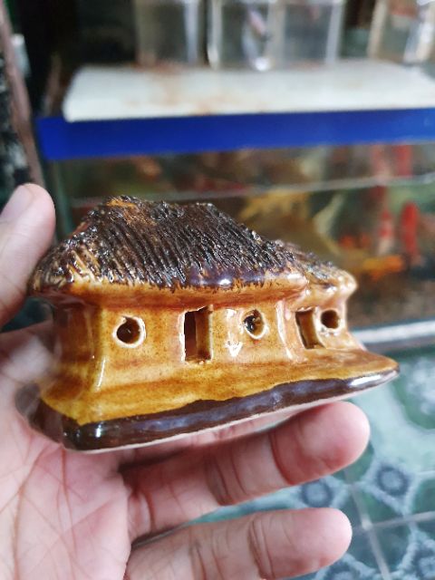 NHÀ LÁ TRÁNG MEN TRANG TRÍ HỒ CÁ NON BỘ 8x4x4CM