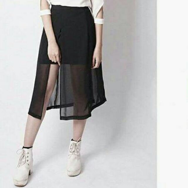 Váy voan xẻ tà