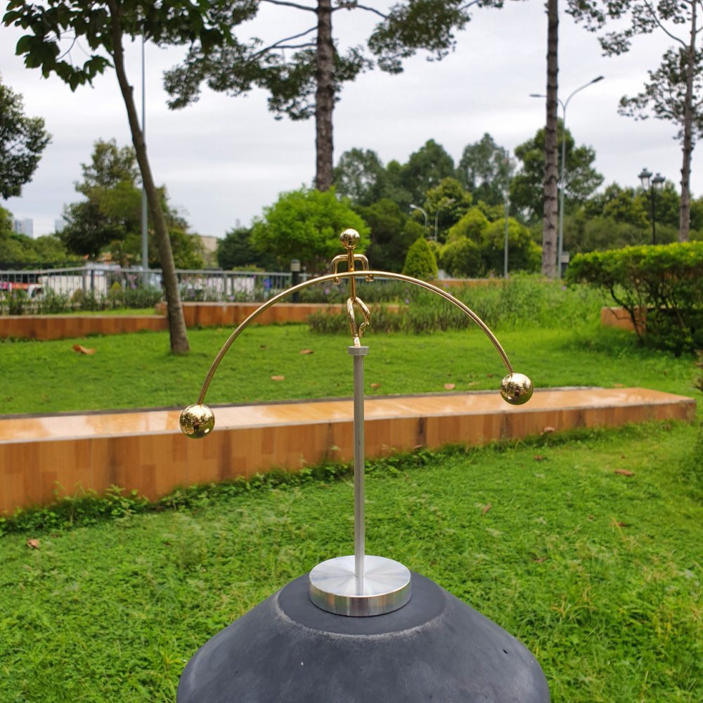 Tượng giữ thăng bằng trang trí bàn làm việc, quà tặng.