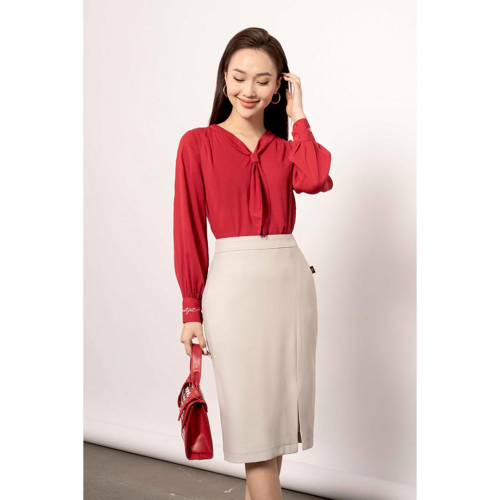 Áo sơ mi dài tay, cổ áo có dây buộc nơ, gấu tay thêu chữ MM Outfit MMOutfit M-AO070621206