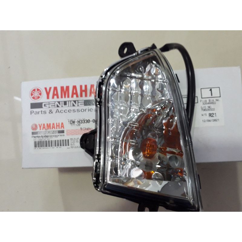 xi nhan sau bên trái xe Cuxi Yamaha