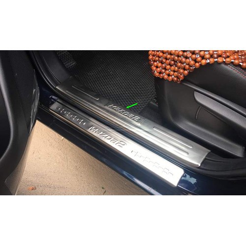 ốp bậc cửa, nẹp bước chân trong ngoài xe Mazda 2 2015 - 2021 mẫu Inox cao cấp