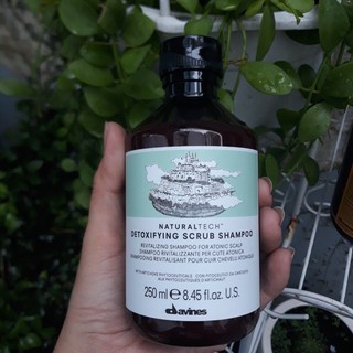 Dầu gội thanh lọc giải độc cho tóc và da đầu Davines Detoxifying Scrub Shampoo 250ml