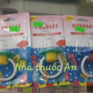 Ty ngậm cho bé cuddles