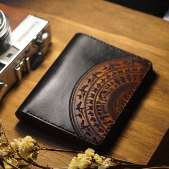 Ví nam da bò RAM Leather Italia Vegtan Khắc Trống Đồng Việt Nam Đen Tuyền